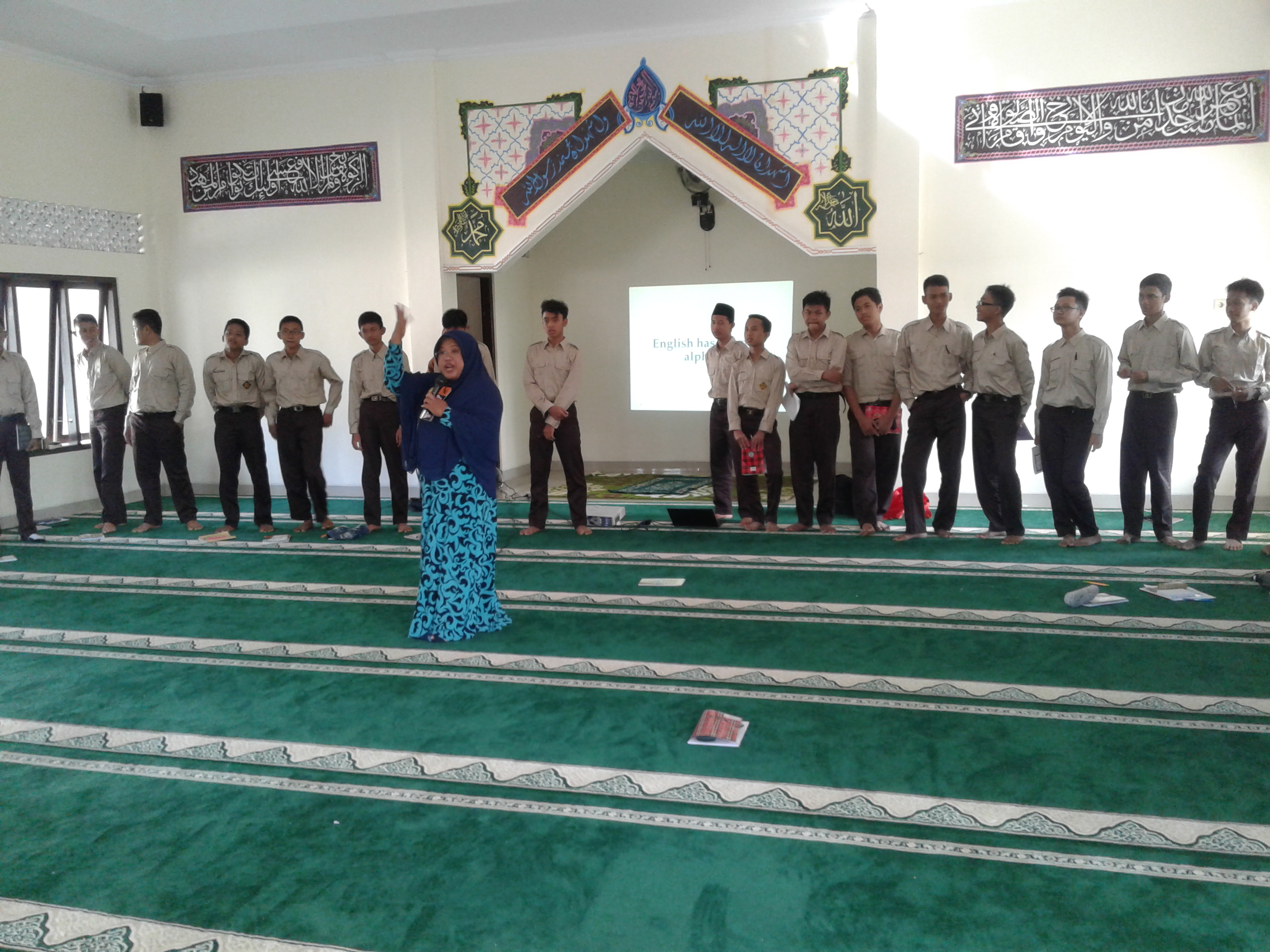 Siswa Baru Smait Abu Bakar Boarding School Kulon Progo Mengikuti Pelatihan Bahasa Inggris Sma It Abu Bakar Boarding School Kulon Progo