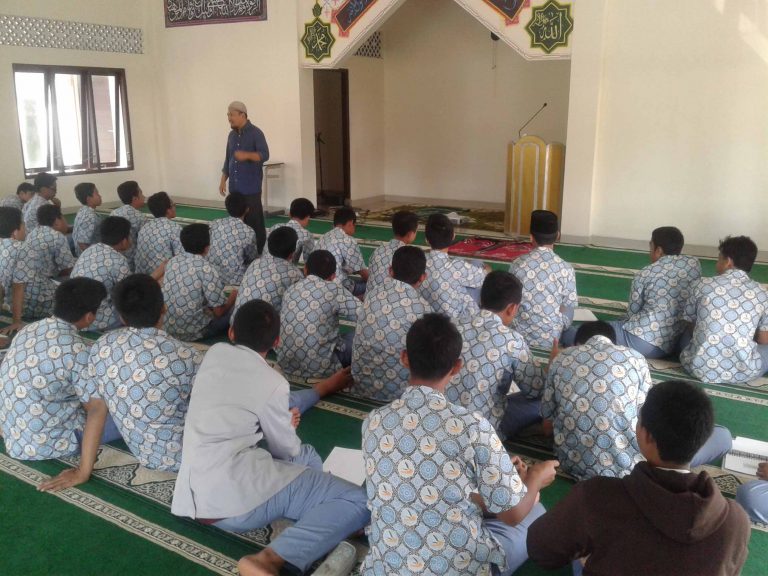 Read more about the article Siswa Baru SMAIT ABBS KP Mengikuti Pelatihan Sociopreneurship