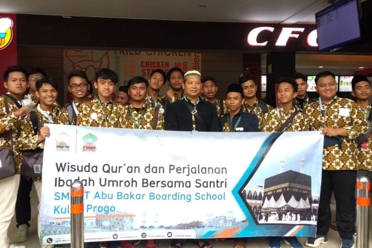 Read more about the article Wisuda Qur’an dan Ibadah Umroh Santri SMA IT ABBSKP