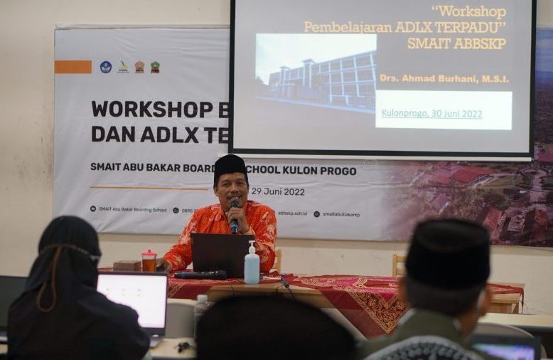 You are currently viewing Tingkatkan Kompetensi Guru, SMA IT ABBSKP Adakan Workshop Kurikulum Terpadu ADLX