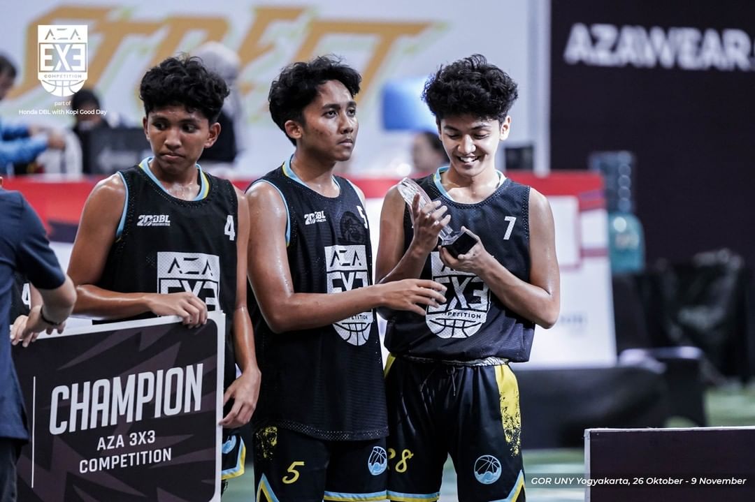 Read more about the article Tim Basket SMAIT ABBSKP Sukses Menahbiskan Gelar Juara Perdana Dalam AZA 3×3 Competition Tahun 2024