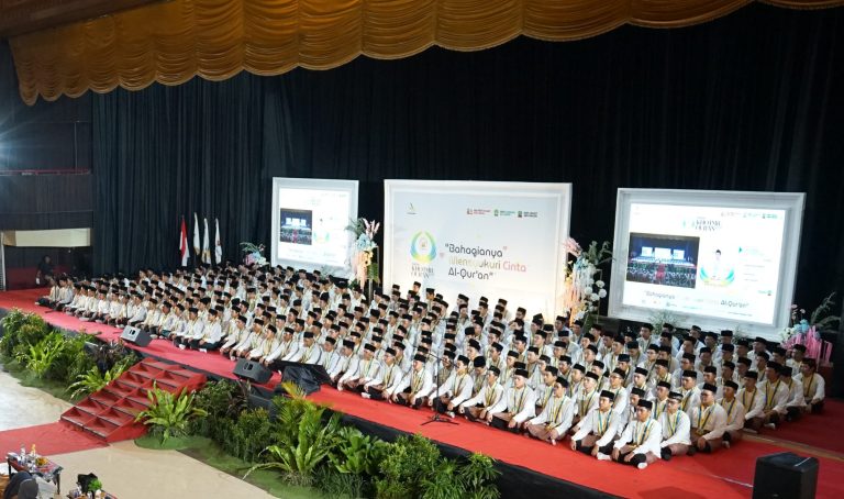 Read more about the article Lebih dari 1.000 Penghafal Al-Qur’an Diwisuda, Haflah Khotmil Qur’an Konsorsium Yayasan Mulia Penuh Haru dan Cinta