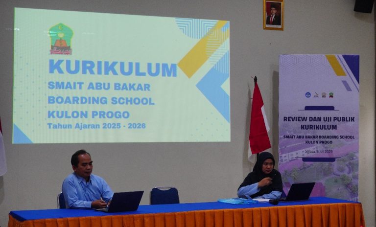 Read more about the article Review dan Uji Publik: Kurikulum Menjadi Ruh Kelangsungan Proses Pendidikan
