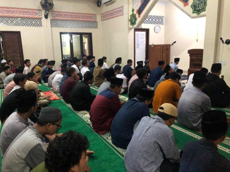 Read more about the article Penutupan MPLS 40 Hari: Kesan Mendalam dan Semangat Baru Bagi Santri