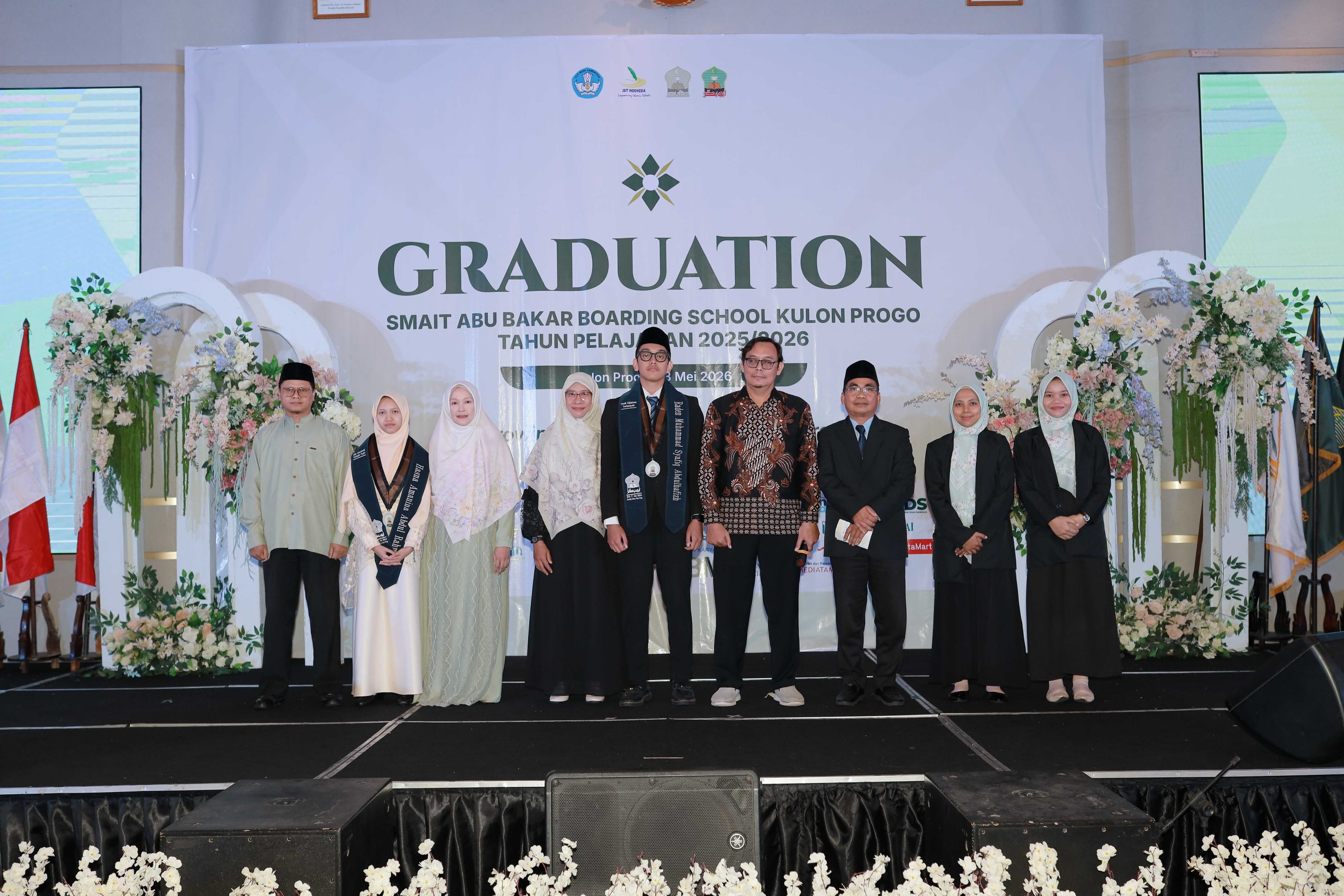 Read more about the article Graduation Ceremony: Momen Kelulusan Penuh Makna