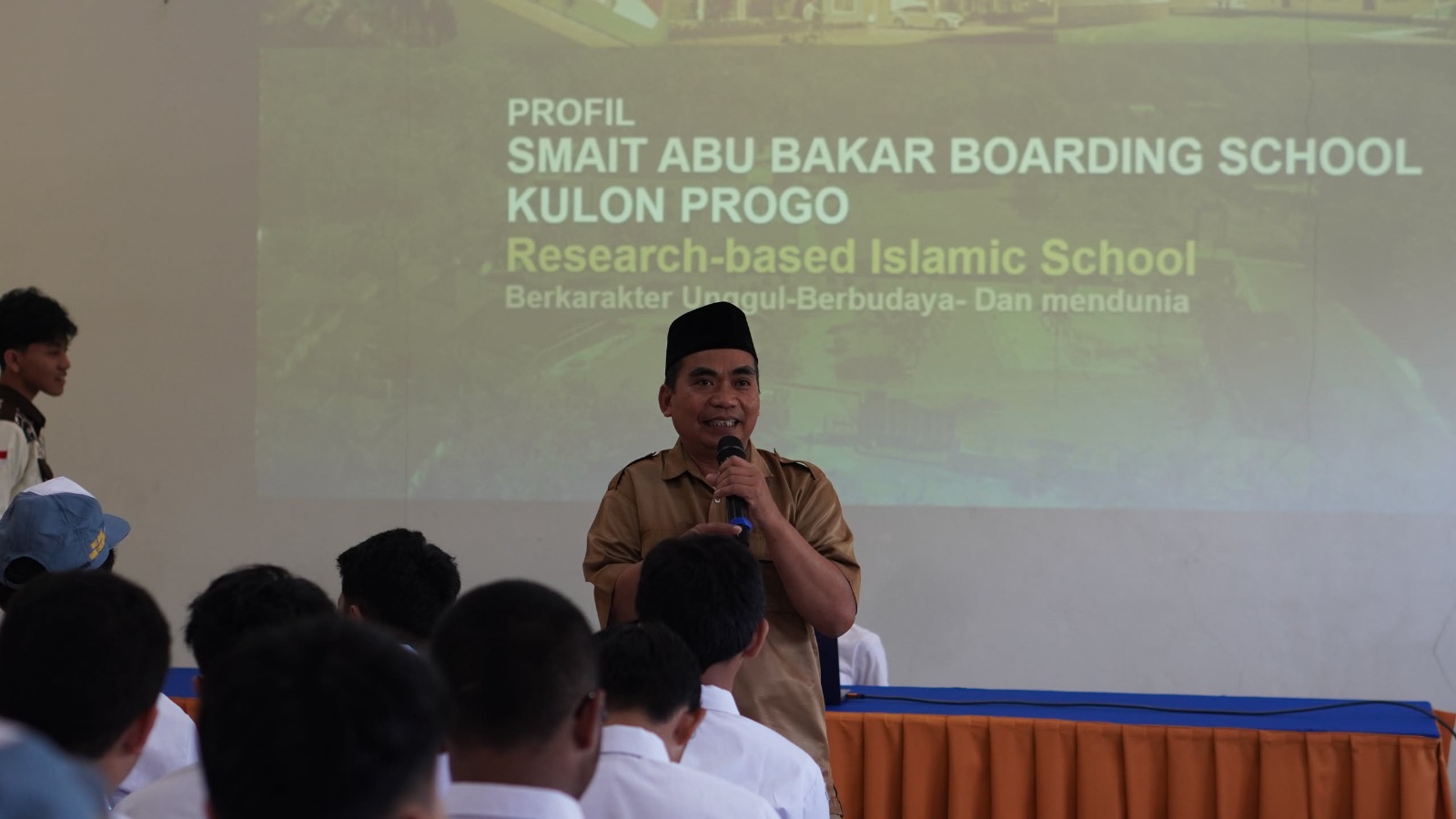 You are currently viewing Bersama Merangkai Kisah melalui MPLS RAMAH untuk Merajut Harmoni Ukhuwah dalam Bingkai Budaya Nusantara